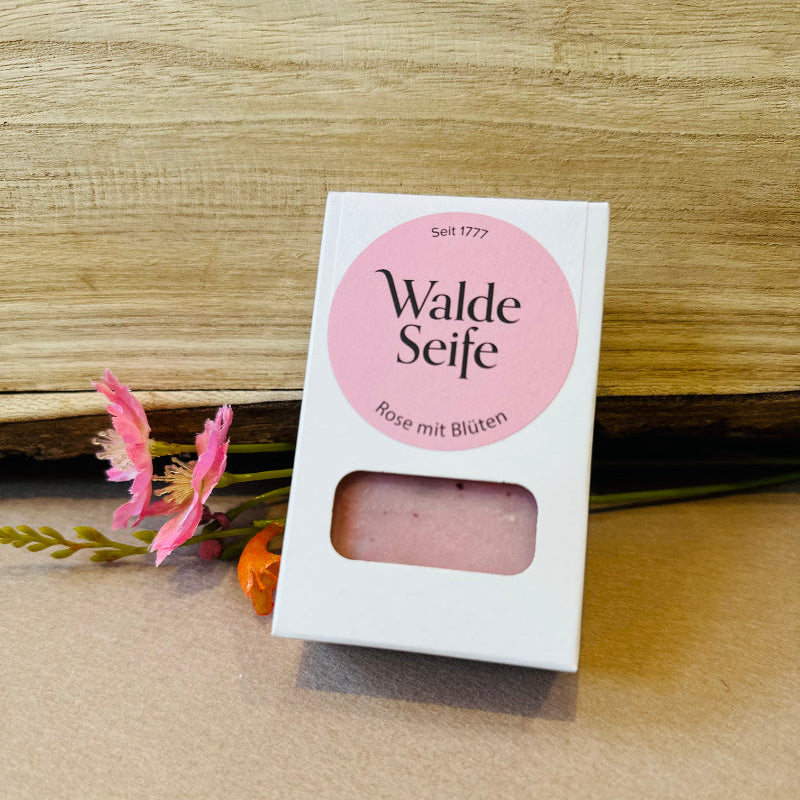 Rosenseife mit Blüten handgeschöpft 100g
